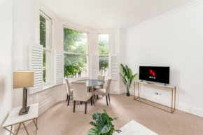 2 MIN WALK Earls Court Station - Luxury 2 Bedroom Flat